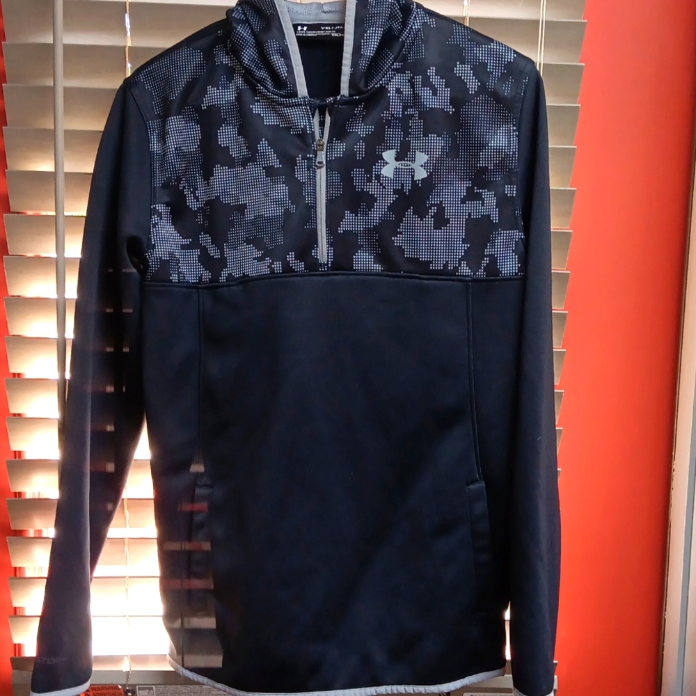 Youth Xl Under Armuor hoodie.